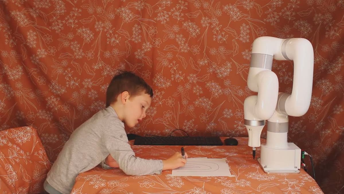 CoFRIDA: Child collaborating with robot artist